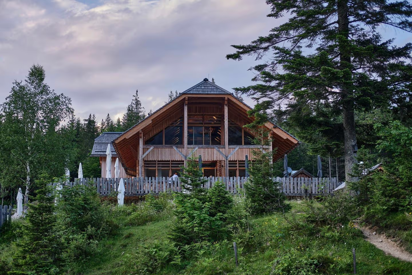 Lakeside lodge surrounded by trees with easy access to FishBase partner waters.